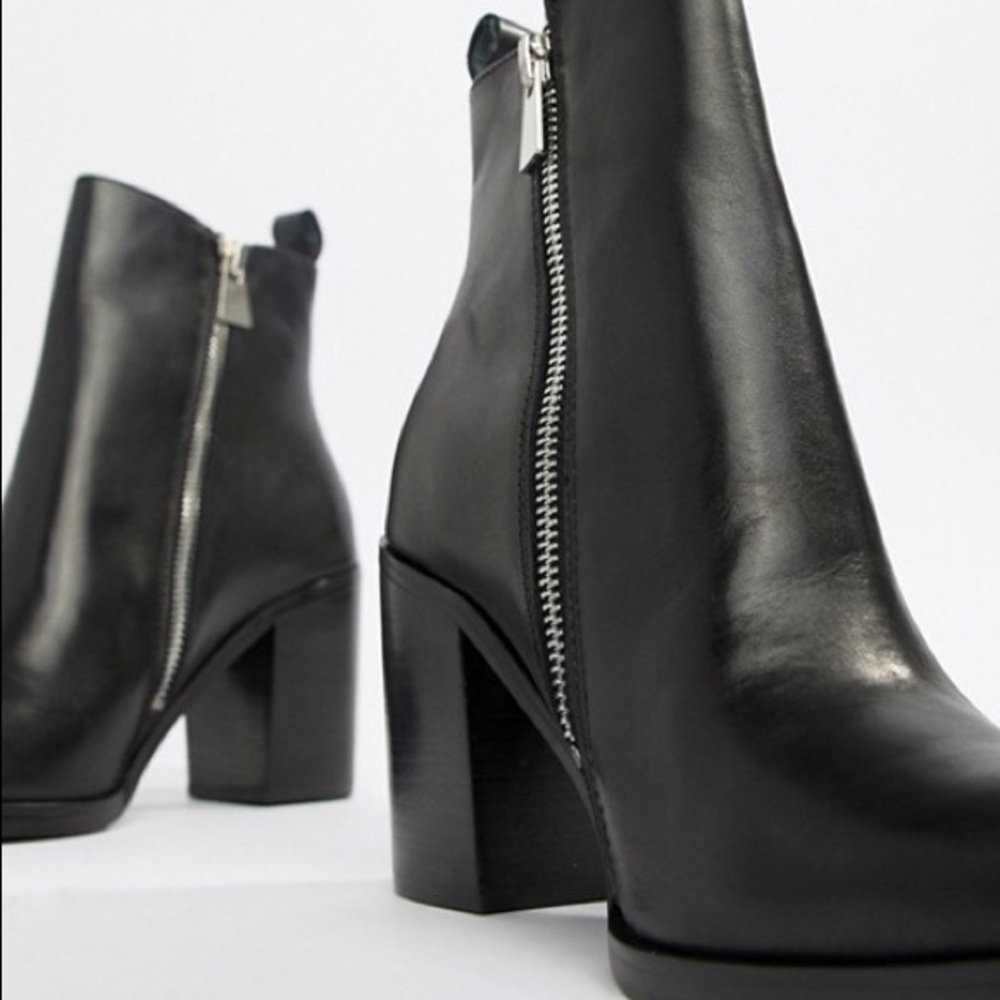 Steve Madden Tasha Black Ankle Boot with Zippers Size 10 Leather